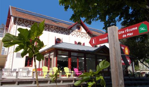 Saint-Michel-Chef-Chef Bed & Breakfast | Experience La Brise de Mer: 9/10 Rated Oceanfront Retreat