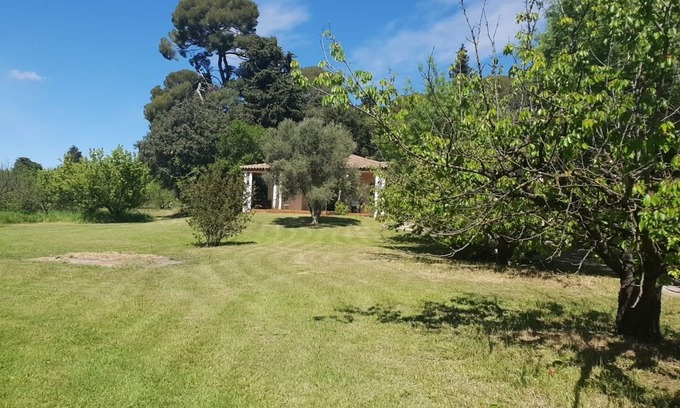Saint-Jean-de-Vedas Villa | Discover La Bucolique-Villa: A Relaxing Green Retreat