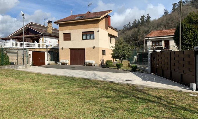 Villamayor House | Top-Rated La Buhardilla De Solavega - Experience Comfort