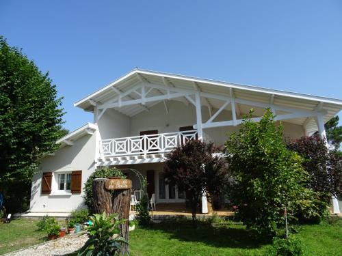 Audenge House | Relax at La Bulle: Private Beach & Oceanfront Views