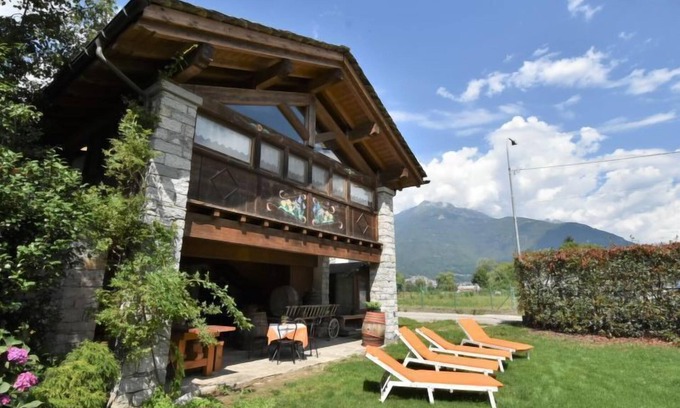 Prata Camportaccio Apartment | Pet Friendly Haven at La Cá Vegia with Spa & Lake Views