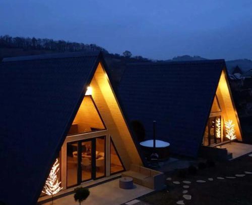 Hateg House | Explore La Căsuțe: Pet-Friendly Retreat with Ocean Views