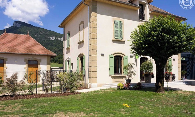Saint-Christophe-la-Grotte House | Discover LA Cure Gourmande with Lake Views & Breakfast