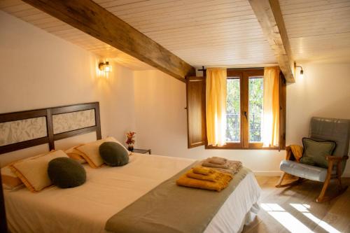 San Martin de Valdeiglesias House | Discover La Casita de los Pájaros: 9.9/10 & Family Friendly