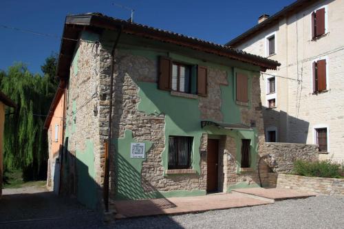Neviano degli Arduini House | Experience La Ca' Tòrta - Family & Pet Friendly Retreat
