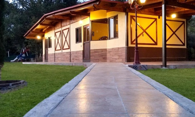 Amealco Hotel | Cozy Retreat at La Cabaña de Lola - Family Friendly & Breakfast