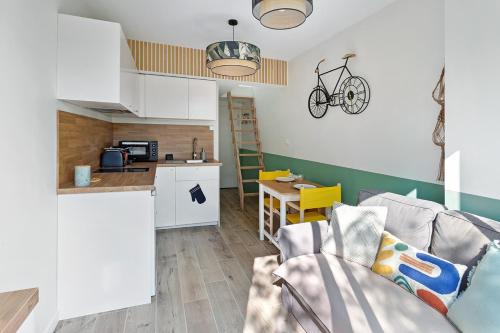 Saint-Sebastien-sur-Loire Apartment | Family-Friendly Retreat at La Cabane des Bords de Loire
