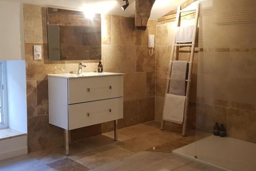 Penne-d'Agenais Apartment | Cozy La Cabane: Guest Rated 8.4/10 for Your Getaway