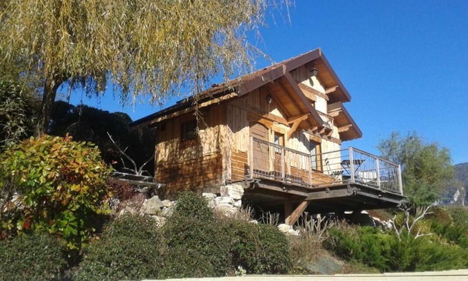Novalaise House | Inviting LA CABANE D'ESTEF - NOVALAISE with Lake View & Breakfast