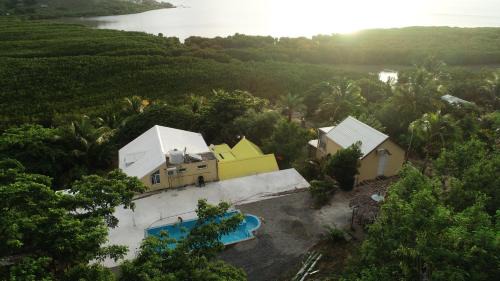 La Ferme House | Oceanfront Escape at La Cabane D Été with Breakfast Included