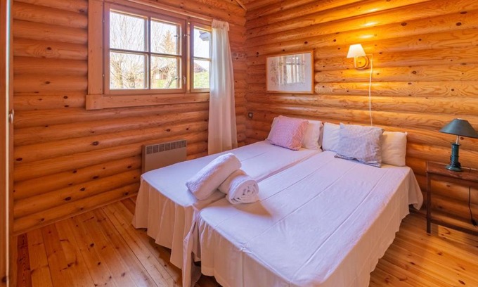 Estavar Apartment | Cozy Family Retreat at La Cabane de Bajanda - Child Friendly