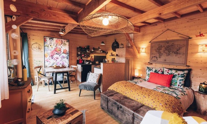 Laval House | Relax at La Cabane du Bon Chemin with Spa & Hot Tub