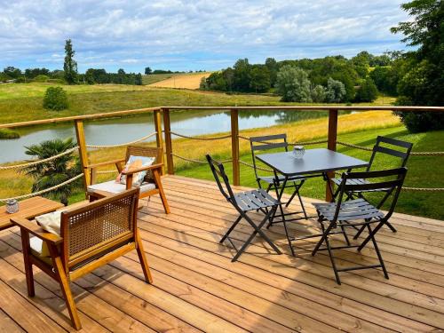 Urgosse Bed & Breakfast | Relaxing Getaway at La Cabane Lacourrège with Pool Access