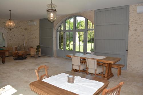 Saint-Martin-Lacaussade Bed & Breakfast | Family-Friendly La Cabanne: Guest Rated 9.4/10