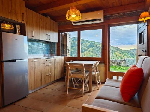 Mollo House | Discover La Cabanya de Can Menut: Pet-Friendly Retreat
