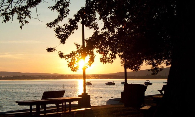 Saint-Gabriel Hotel | Explore La CACHE du LAC: Family-Friendly Retreat Awaits