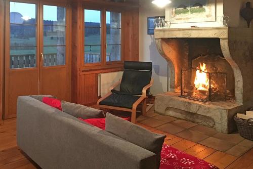 La Chaux-du-Milieu Apartment | Inviting La Cachotière: Child-Friendly Retreat Rated 8.9/10