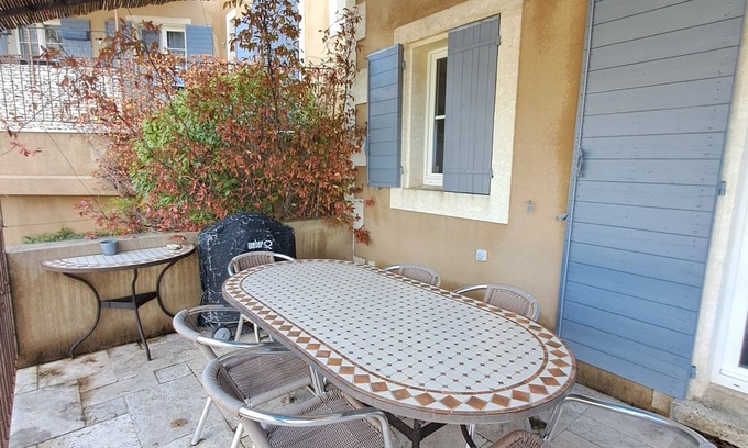 Saint-Saturnin-les-Apt House | Discover La Calade Gîte 4: Family-Friendly with Breakfast