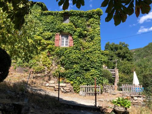 Bassurels House | Pet-Friendly Retreat at La Calade de Craysoules - Rated 9.1