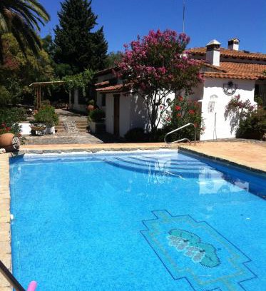 Zalamea la Real House | Explore La Caldera Vieja: Family-Friendly with Pool Access