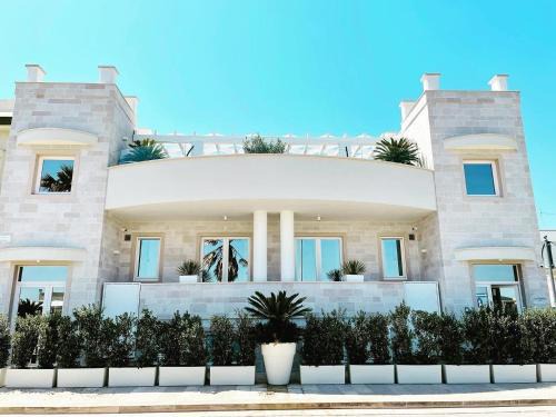 Torre Canne House | Oceanfront La Caletta Suite Torre Canne - Guest Rated 9.4