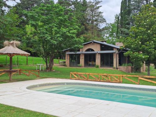 Villa Icho Cruz House | Idyllic La Calma: Riverfront Retreat with Pool & Park