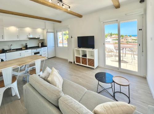 Peniscola Apartment | Sea View Retreat: La Calma Boutique Apartment for Families