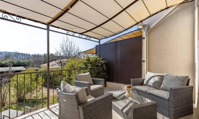 Rustrel House | Discover La Campagne du Colorado: Family-Friendly Retreat