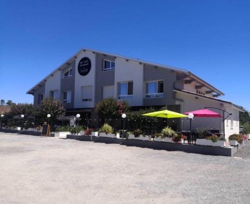 Saint-Julien-en-Born Hotel | Pet-Friendly Retreat at La Canotte with On-Site Dining