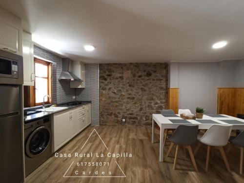 Soto de Cangas House | Welcoming LA CAPILLA: Pet & Child Friendly Retreat