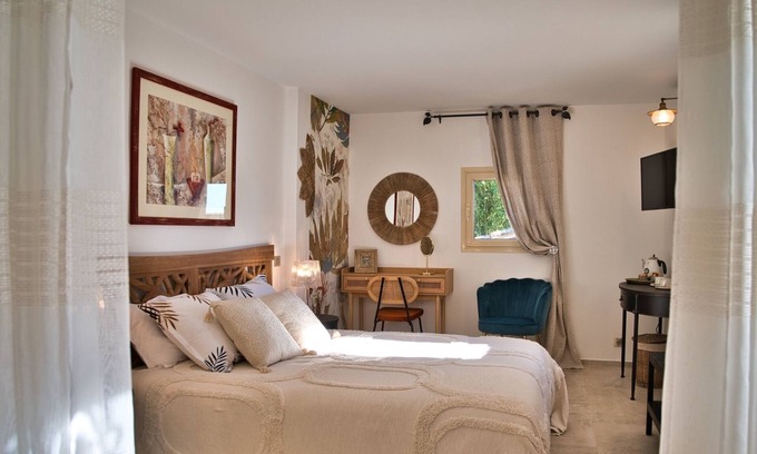 Blauzac Bed & Breakfast | Relax at La Capitelle - Le Mas des Aires Retreat