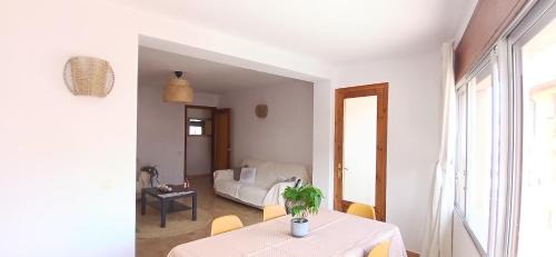 Saldes Apartment | Explore LA CARA NORD: Family & Pet-Friendly Retreat