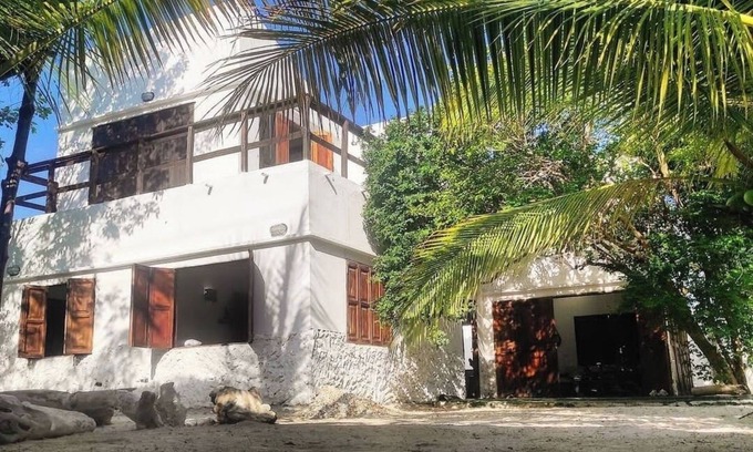 Tierra Bomba Island House | Beachfront Bliss at La Caracola Cartagena Beach House