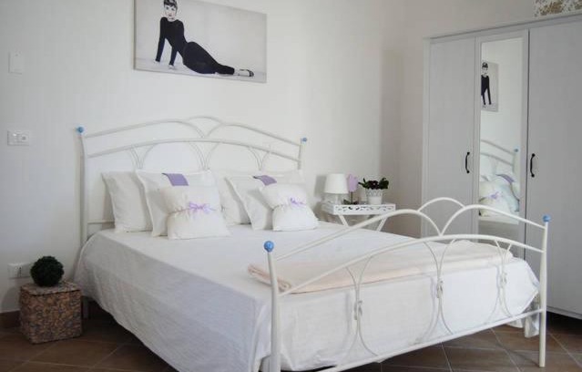 Roe Volciano Apartment | Discover La Casa Bianca: Pet-Friendly Retreat for Families