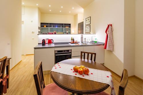 Porta Lodovica Apartment | Pet-Friendly Retreat at La Casa Colorata in Milan