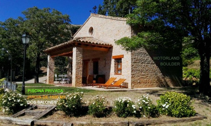 Alcaniz House | Discover La Casa de Concha: Family-Friendly Retreat with Pool