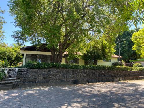 Canton Abangares Cabin | La Casa de doña Nena