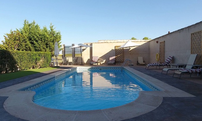 Villar de la Encina Villa | La Casa del Villar: Ideal for Large Groups with Pool