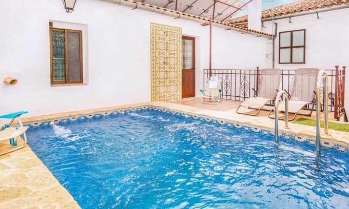 Villaviciosa de Cordoba House | Relax at La Casa de Isabel with Private Pool & Family Fun