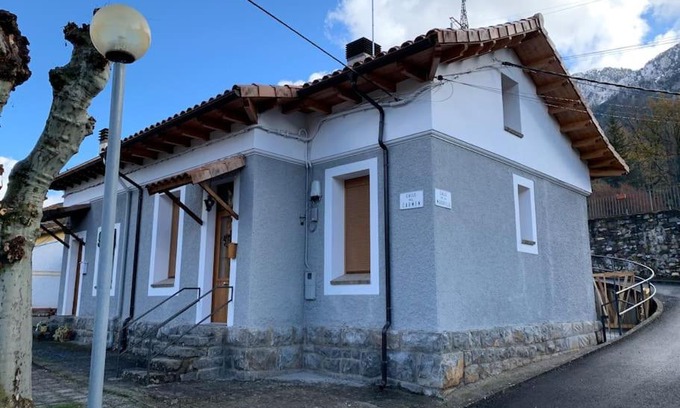 Seira House | Experience La Casa de la Colonia: 4-Star, Pet-Friendly Escape