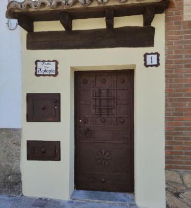 Arenas de San Pedro Apartment | Discover La casa de la tía Antonia: Family-Friendly Retreat