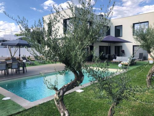 Les Tres Cales Villa | Discover LA CASA DE LA OLIVERA: 4-Star Oceanfront Retreat