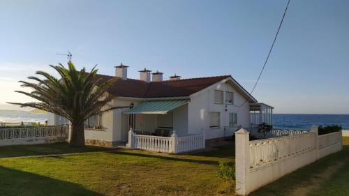 Barreiros Apartment | Discover Pet-Friendly Apartments with Ocean Views in Abelleira