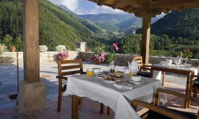 Vada House | Relax at La Casa de las Arcas: Spa and Family-Friendly Stay