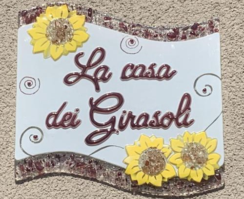 Villaggio delle Mimose House | Family-Friendly La Casa dei Girasoli with Kitchen Amenities