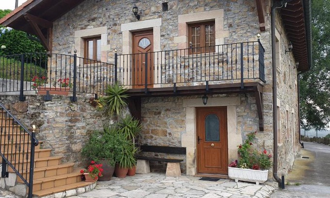 Solorzano House | Discover La Casa del Acebal: Pet-Friendly Getaway