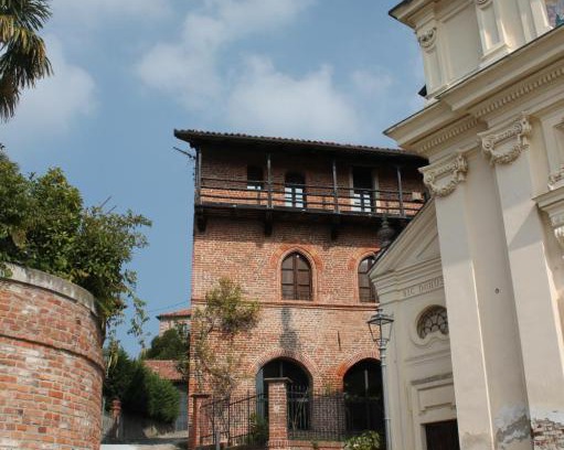 Cinzano House | Discover LA CASA DEL CASTELLANO: 10/10 Guest Rated Retreat