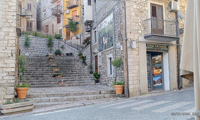 Caccamo House | Idyllic La Casa del Custode: Family-Friendly with Breakfast