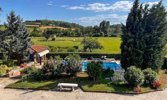 Montegrosso dʼAsti House | Relax at La Casa del Nonno with Pool & Spa Amenities
