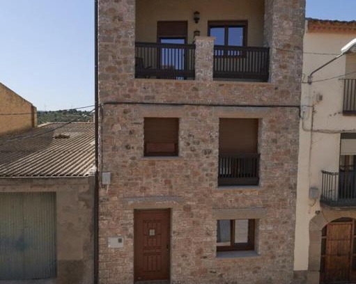 Torrebesses House | Unwind at La Casa del Lino - Rated 9.4/10 with Pool Access
